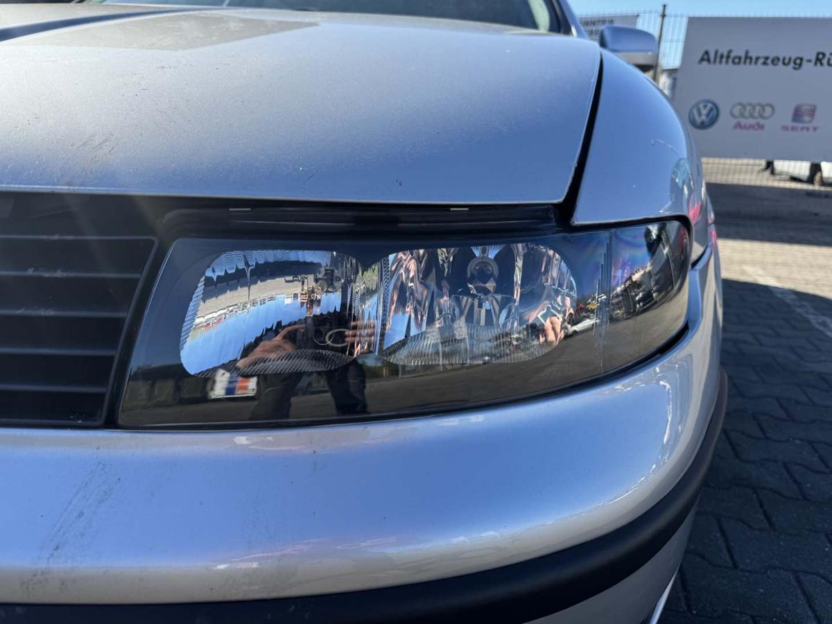 Seat Leon 1M Scheinwerfer vorn links Halogen Bj.2000
